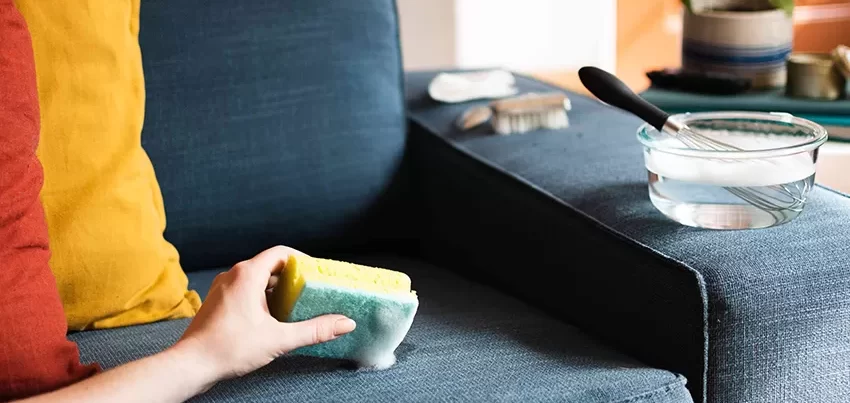 Come pulire un divano - La smacchiatura